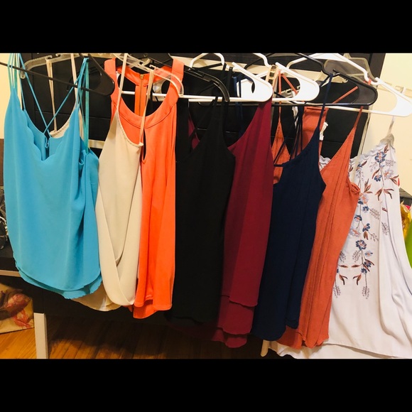 Women’s closet clean out - Picture 2 of 9